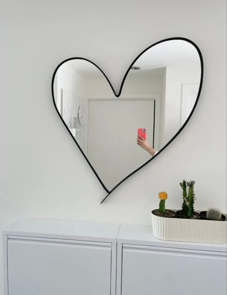 Cream Studio Nordic Modern Heart Drawing Frame Mirror Bathroom Point Mirror